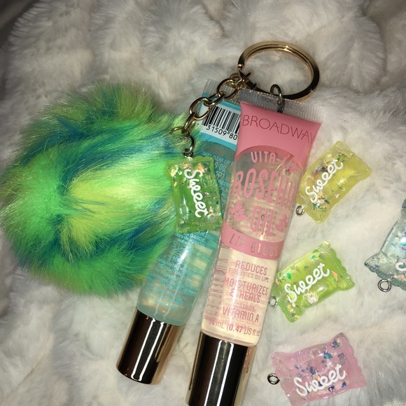 twisted witch keychain 💚 - Picture 5 of 6